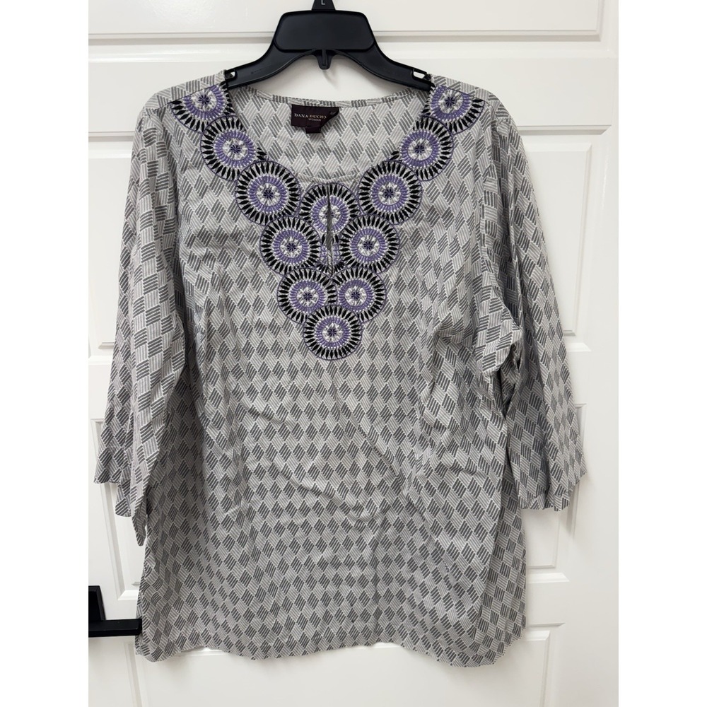 Dana Buchman Woman 1X Tunic Top Blouse Gray Purple Embroidery Pullover